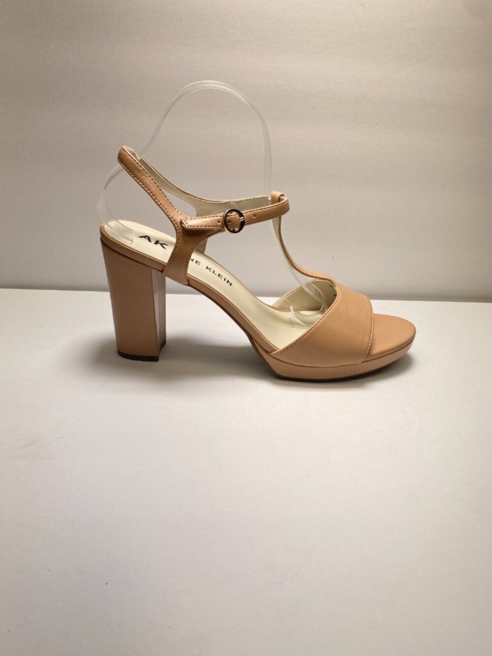 ANNE KLEIN women's nude Vita block heel T-strap sandals Heel Sz 11